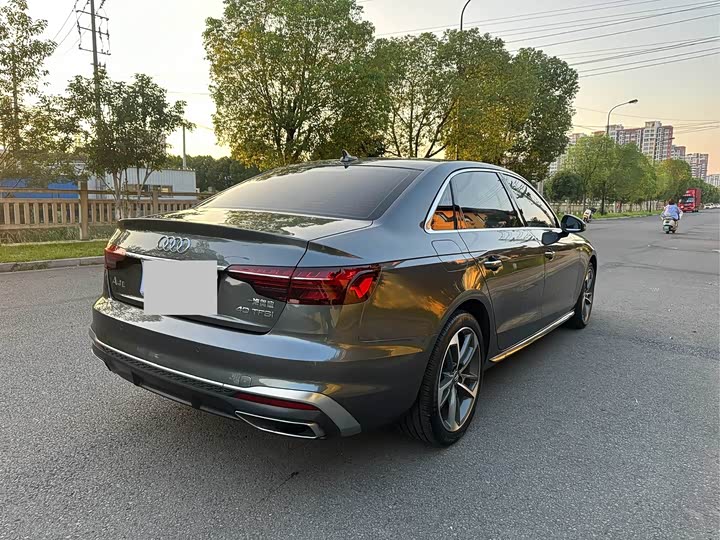 Фото 6 - Audi A4L