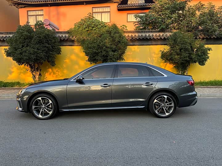 Фото 7 - Audi A4L