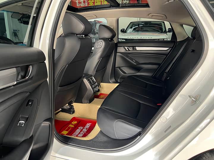 Фото 8 - Honda Accord