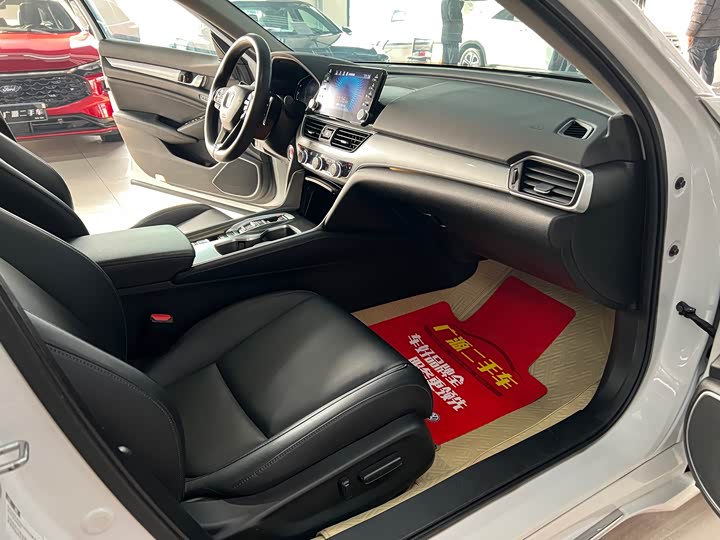 Фото 9 - Honda Accord