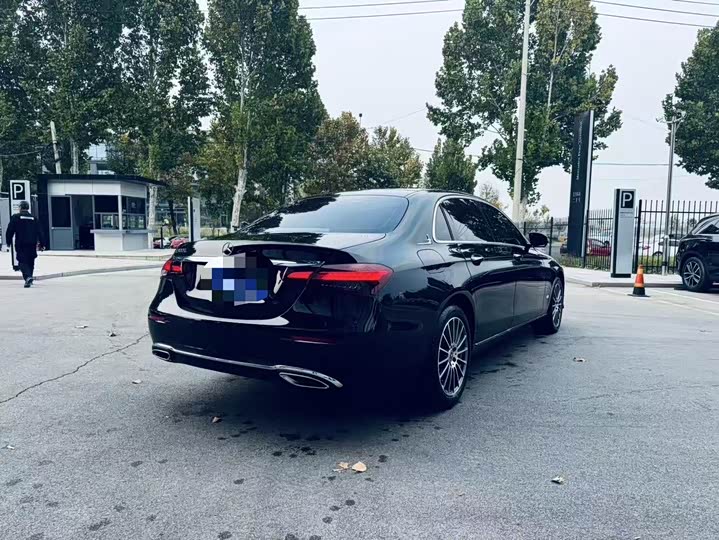 Фото 2 - Mercedes-Benz E-Class