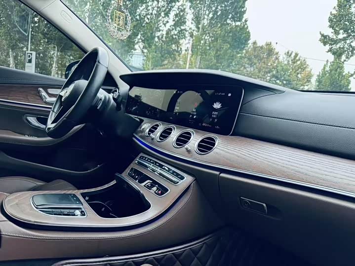 Фото 6 - Mercedes-Benz E-Class