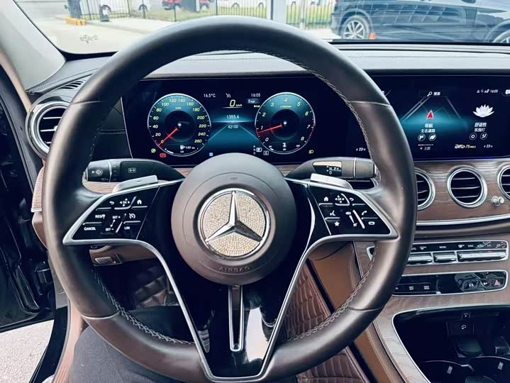 Фото 8 - Mercedes-Benz E-Class