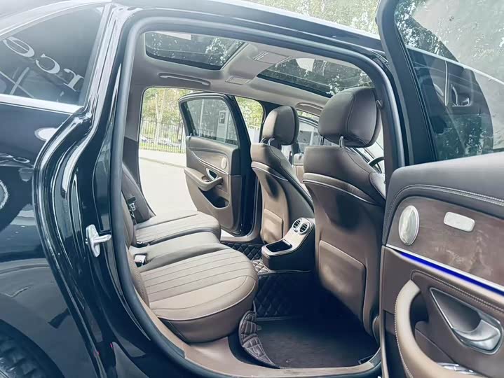 Фото 9 - Mercedes-Benz E-Class