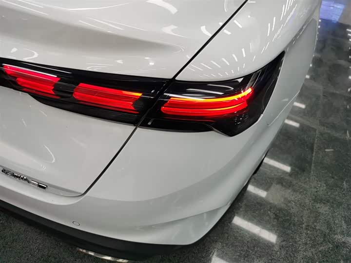 Фото 8 - Geely Binrui