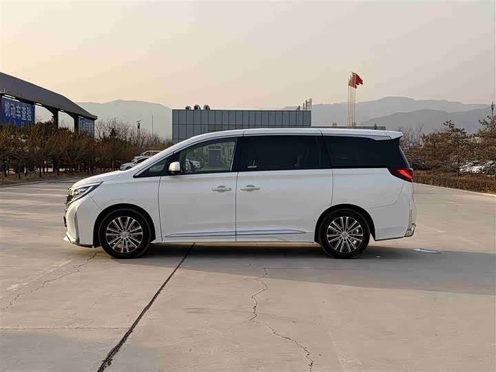 Фото 4 - GAC Trumpchi M8