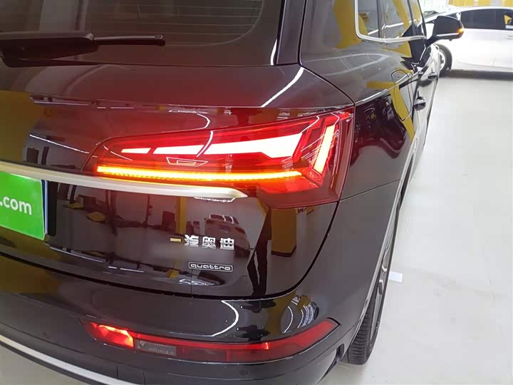Фото 8 - Audi Q5L