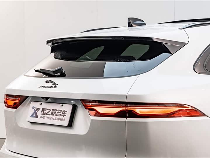 Фото 9 - Jaguar F-Pace