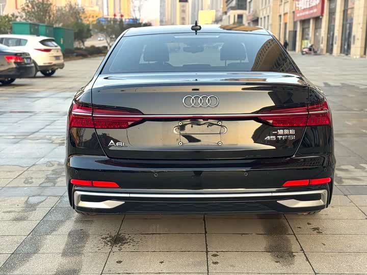 Фото 7 - Audi A6L