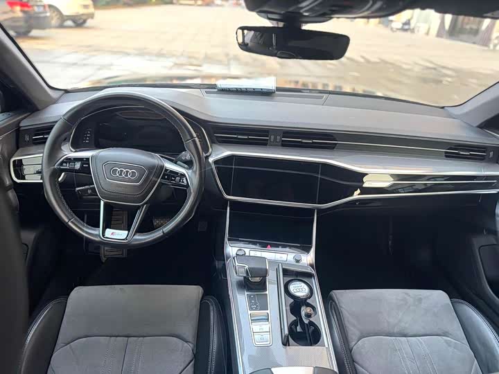 Фото 9 - Audi A6L