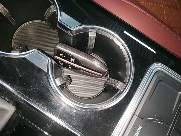 Фото 9 - Hongqi HS7