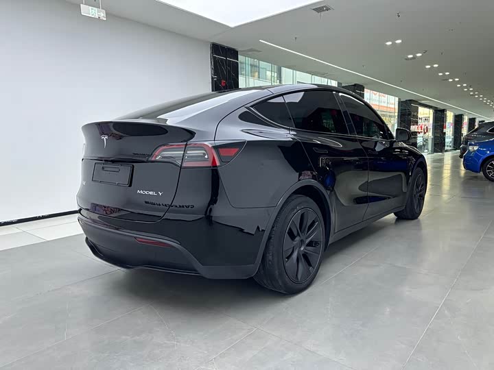 Фото 3 - Tesla Model Y
