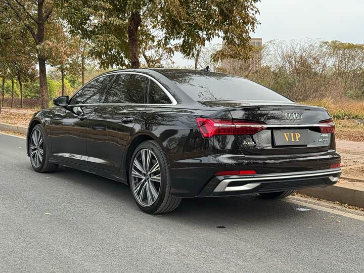 Фото 4 - Audi A6L