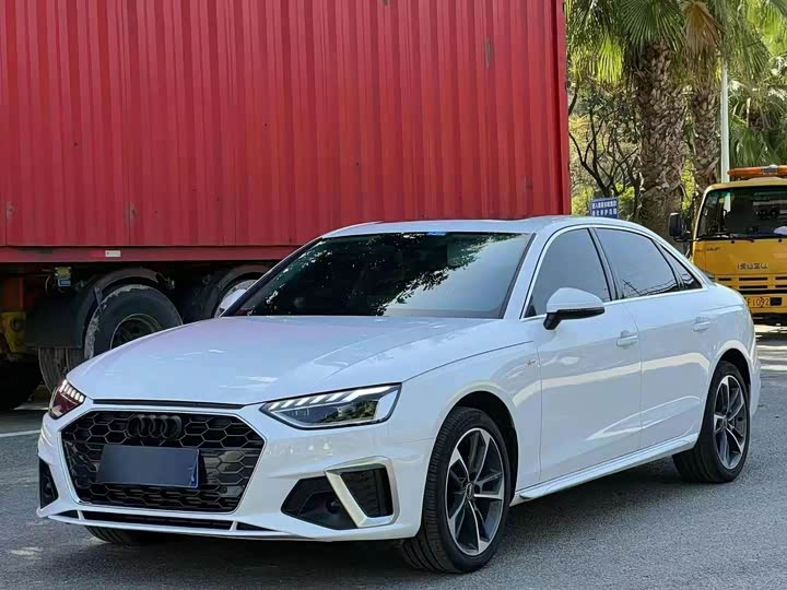 Фото 1 - Audi A4L