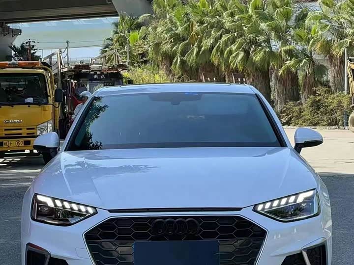 Фото 2 - Audi A4L