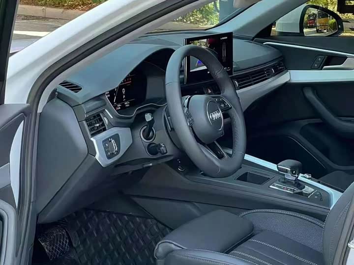 Фото 4 - Audi A4L