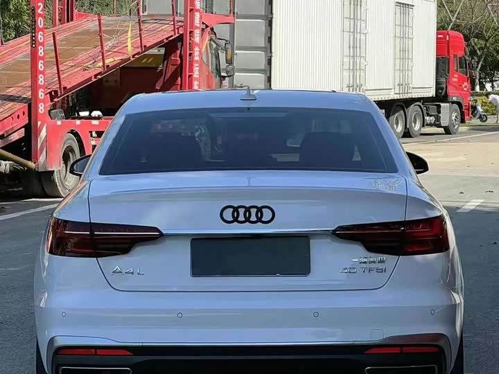 Фото 8 - Audi A4L