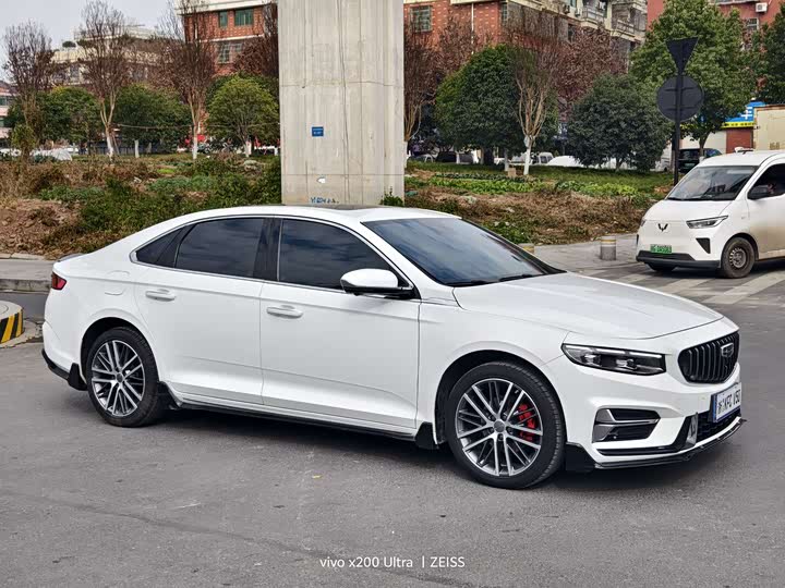 Фото 3 - Geely Preface