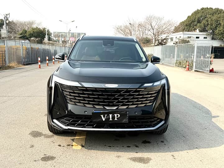 Фото 2 - Geely Atlas L