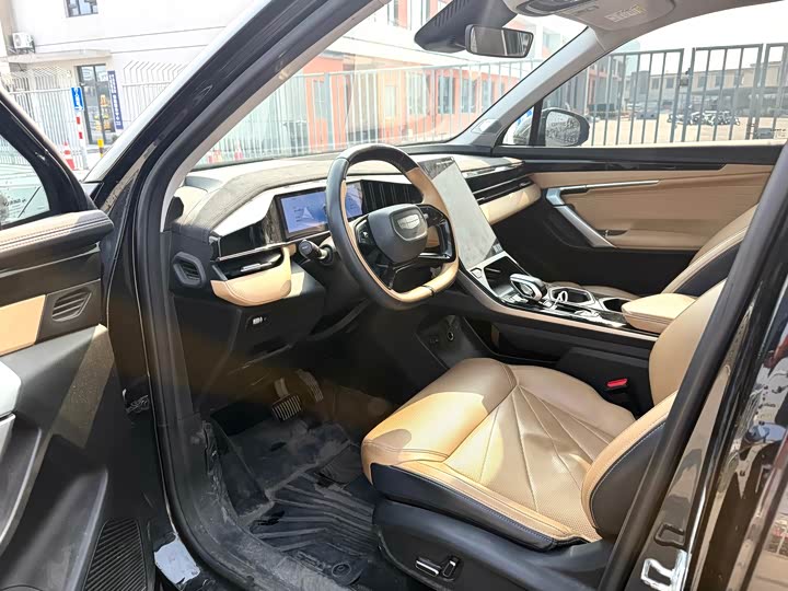 Фото 7 - Geely Atlas L