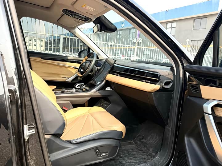 Фото 8 - Geely Atlas L