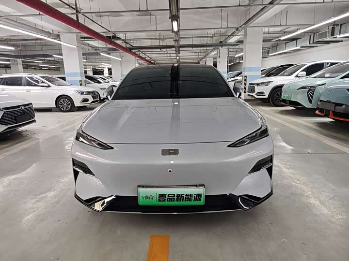 Фото 2 - Geely Galaxy E8