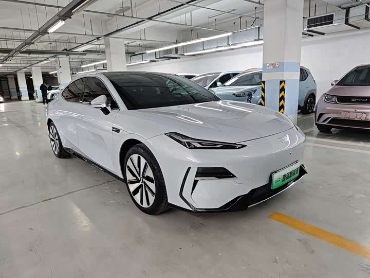 Фото 3 - Geely Galaxy E8