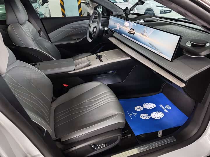 Фото 7 - Geely Galaxy E8