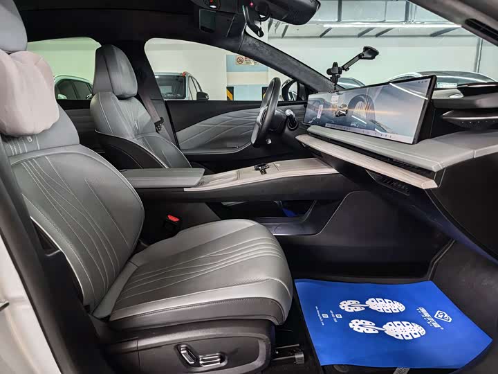 Фото 8 - Geely Galaxy E8