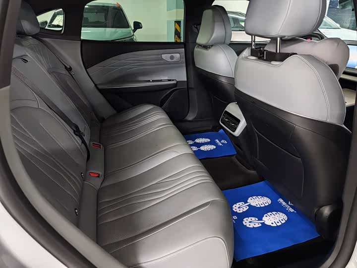 Фото 9 - Geely Galaxy E8