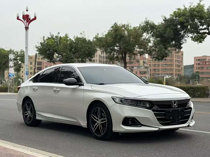 Фото 2 - Honda Accord