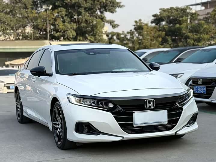 Фото 4 - Honda Accord