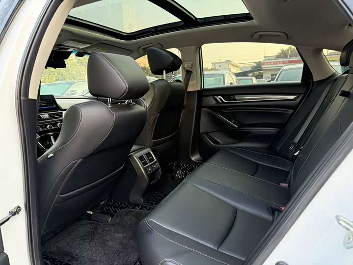 Фото 7 - Honda Accord