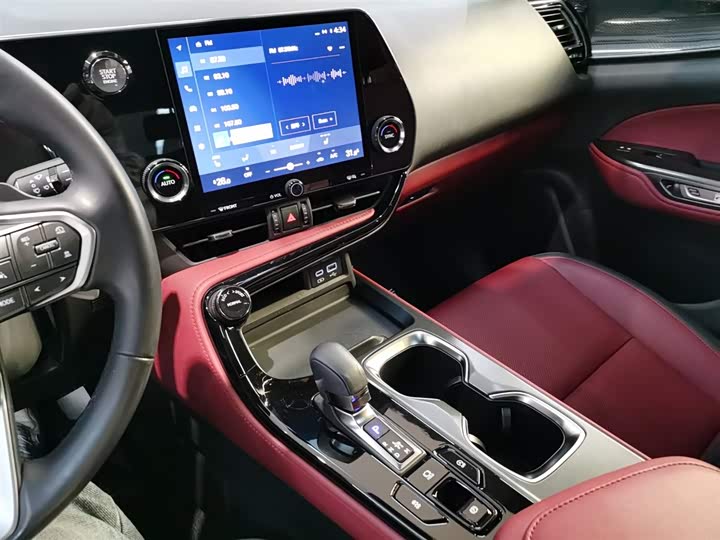 Фото 8 - Lexus NX