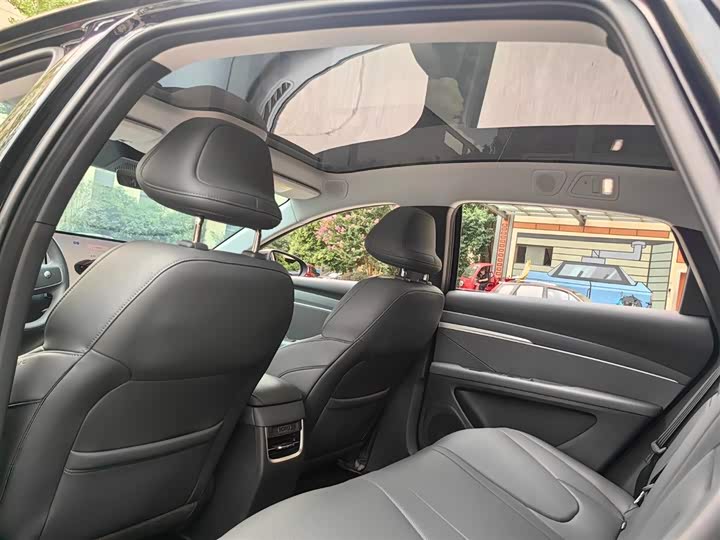 Фото 8 - XPeng Mona M03