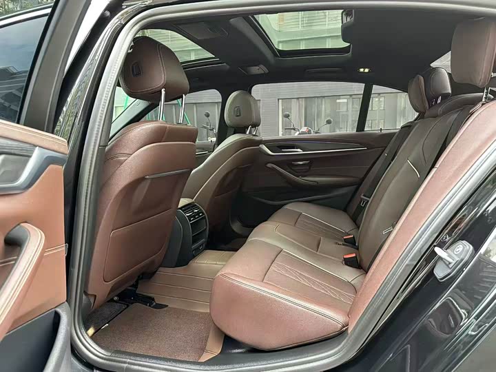 Фото 6 - BMW 5 Series