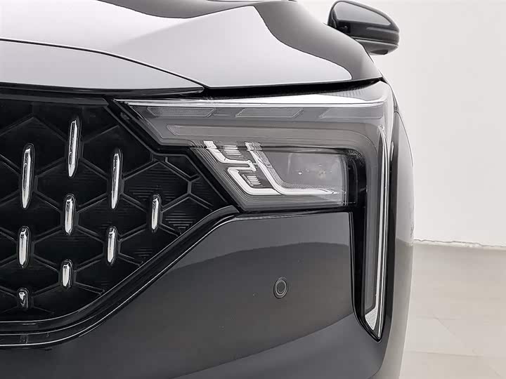 Фото 7 - Bestune B70