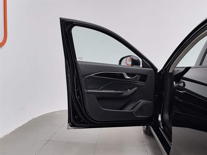 Фото 8 - Bestune B70