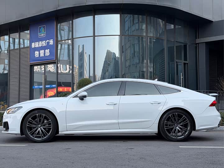Фото 5 - Audi A7