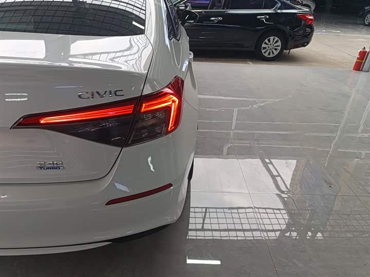 Фото 8 - Honda Civic