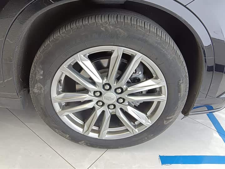 Фото 6 - Cadillac XT6