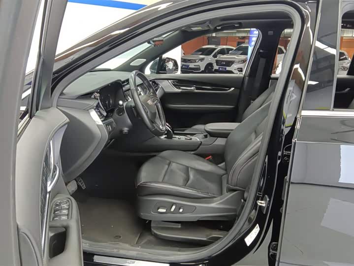 Фото 9 - Cadillac XT6