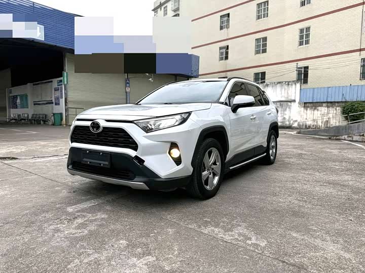 Фото 1 - Toyota RAV4