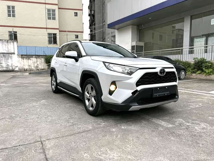 Фото 2 - Toyota RAV4