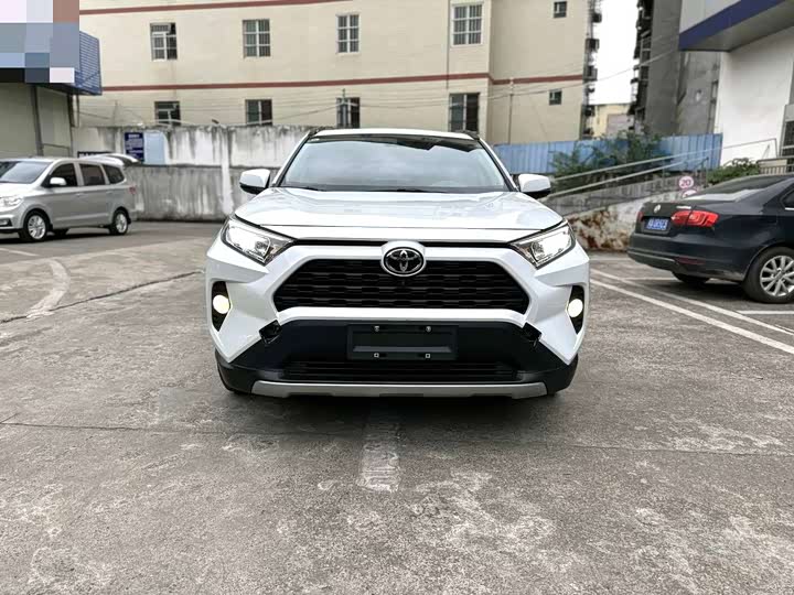 Фото 3 - Toyota RAV4