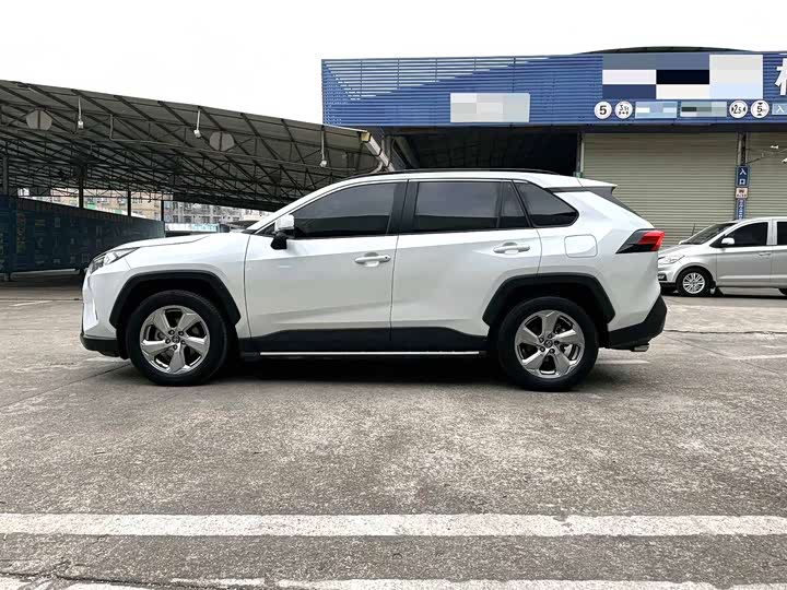 Фото 4 - Toyota RAV4