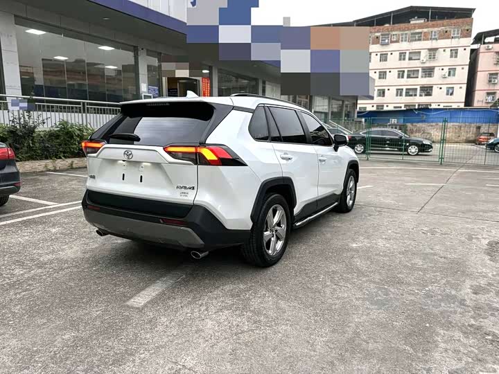 Фото 6 - Toyota RAV4