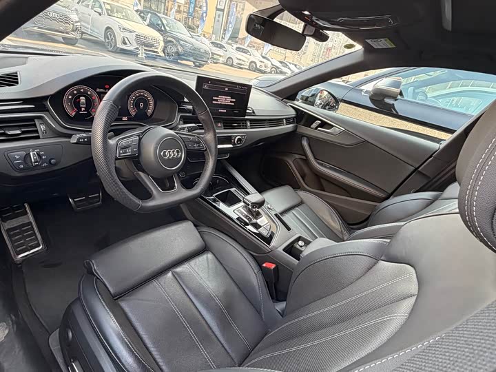 Фото 2 - Audi A4L