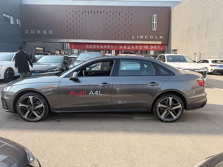 Фото 5 - Audi A4L