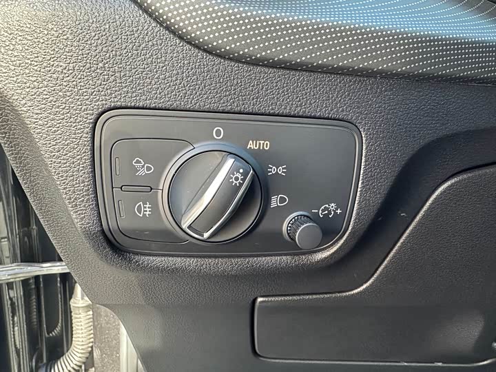 Фото 8 - Audi Q2L